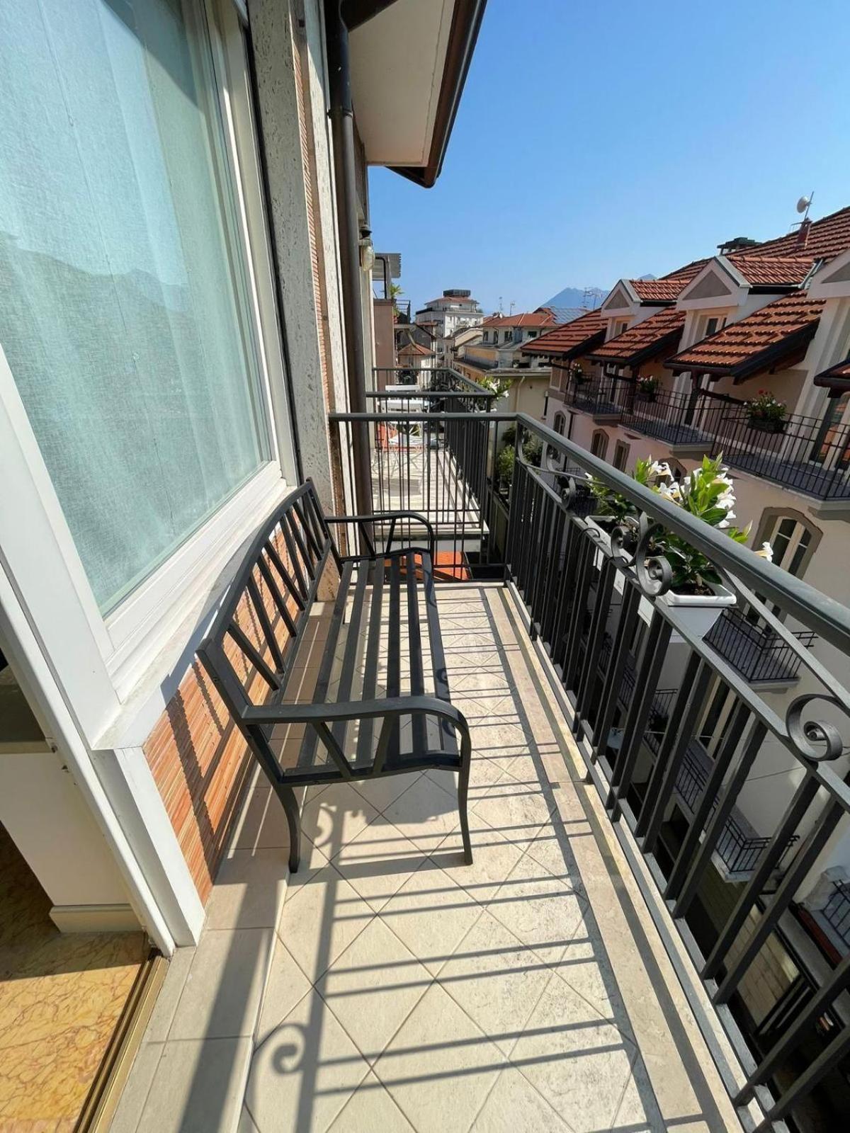Family Apartment Vista Lago Стреза Екстериор снимка