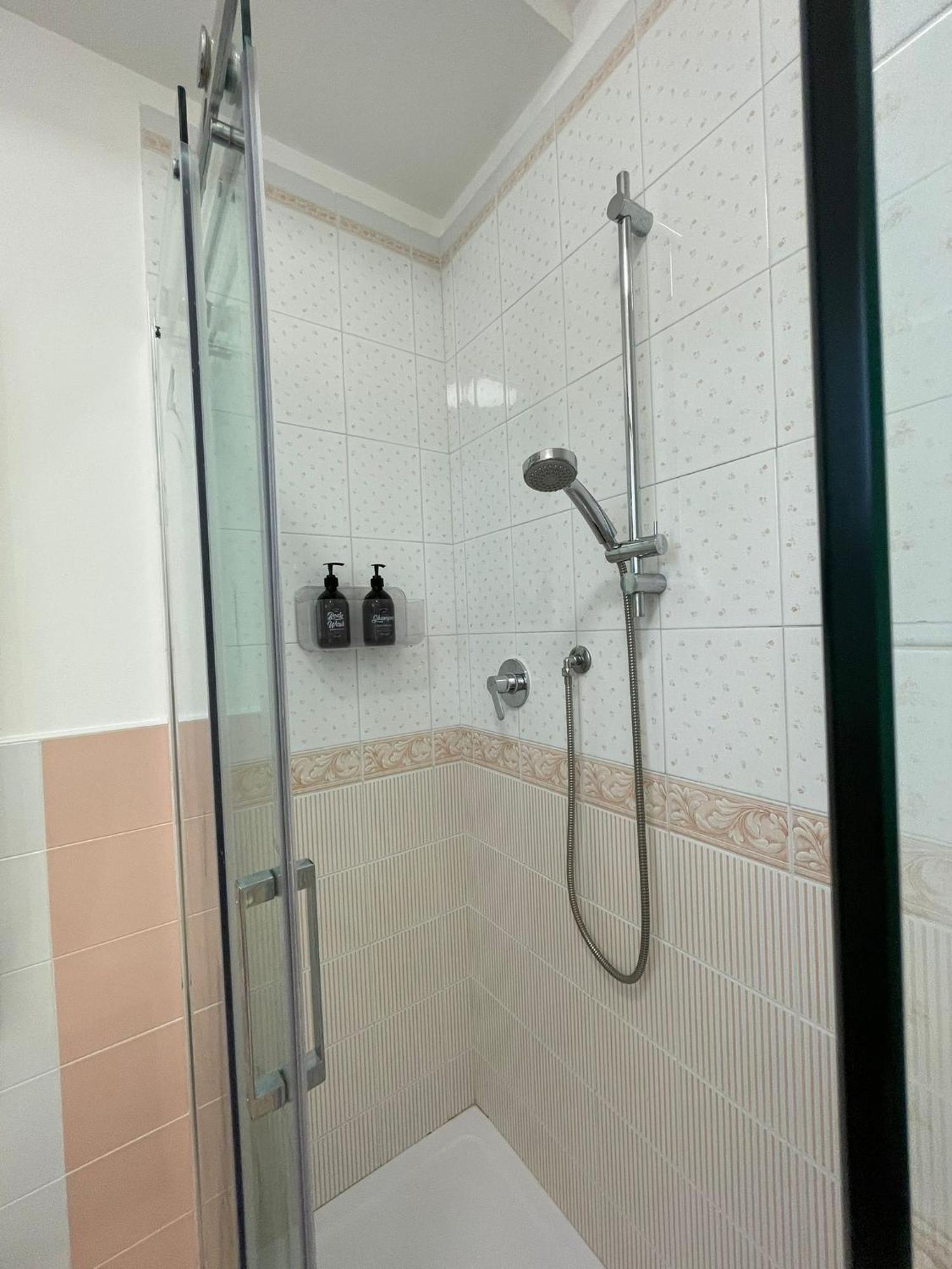 Family Apartment Vista Lago Стреза Екстериор снимка